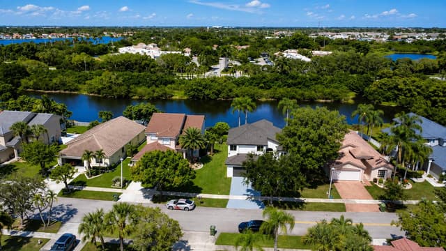 261 SW 178th Way, Pembroke Pines FL 33029 - Pembroke Pines, FL - Photo 7