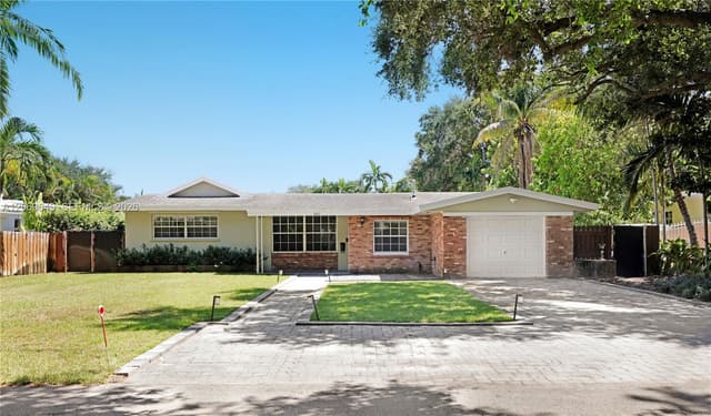 940 NE 117th St, Biscayne Park FL 33161 - Biscayne Park, FL - Photo 2