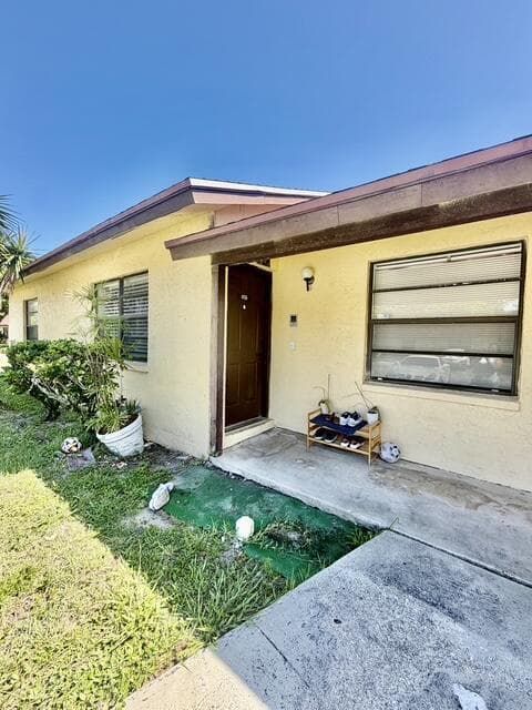 419 GLENWOOD Drive, West Palm Beach FL 33415 - West Palm Beach, FL - Photo 2