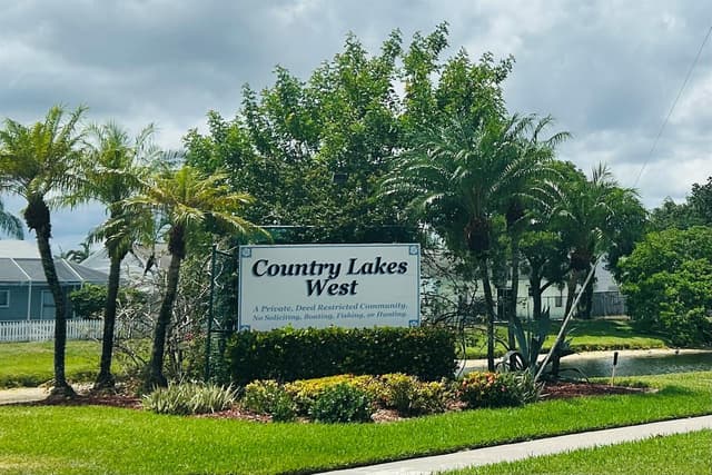 5266 HARWOOD Lane, Lake Worth FL 33467 - Lake Worth, FL - Photo 2