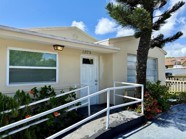1105 W 34th Street, Riviera Beach FL 33404 - Riviera Beach, FL - Photo 2