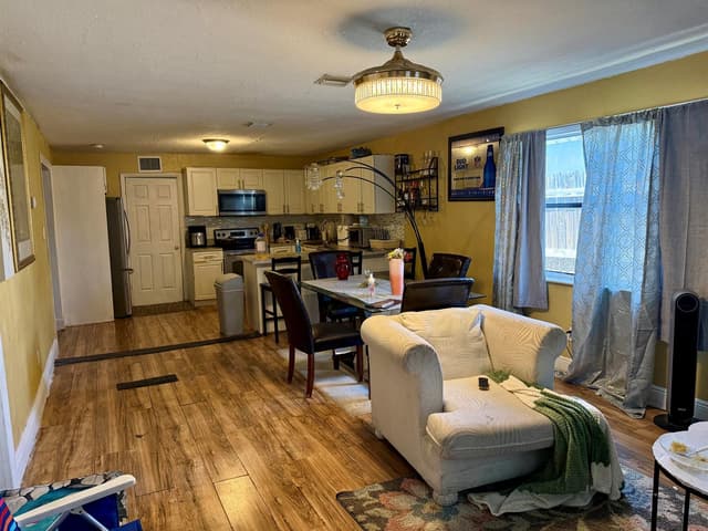 1105 W 34th Street, Riviera Beach FL 33404 - Riviera Beach, FL - Photo 3