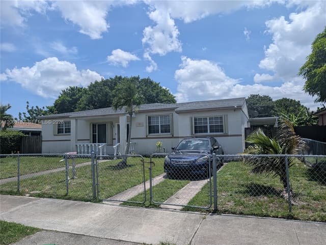 560 NW 184th Ter, Miami Gardens FL 33169 - Miami Gardens, FL - Photo 2