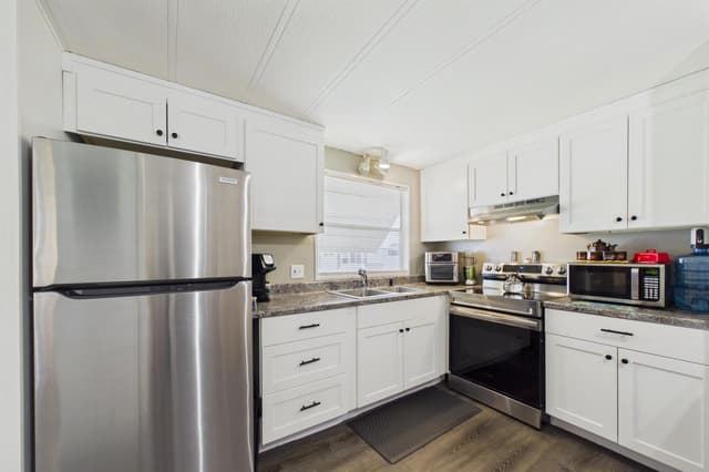 10003 Granada Bay, Boynton Beach FL 33436 - Boynton Beach, FL - Photo 2