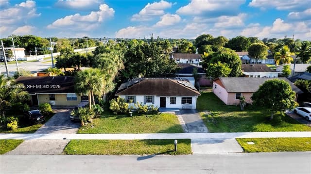 8110 SW 4th Pl, North Lauderdale FL 33068 - North Lauderdale, FL - Photo 3