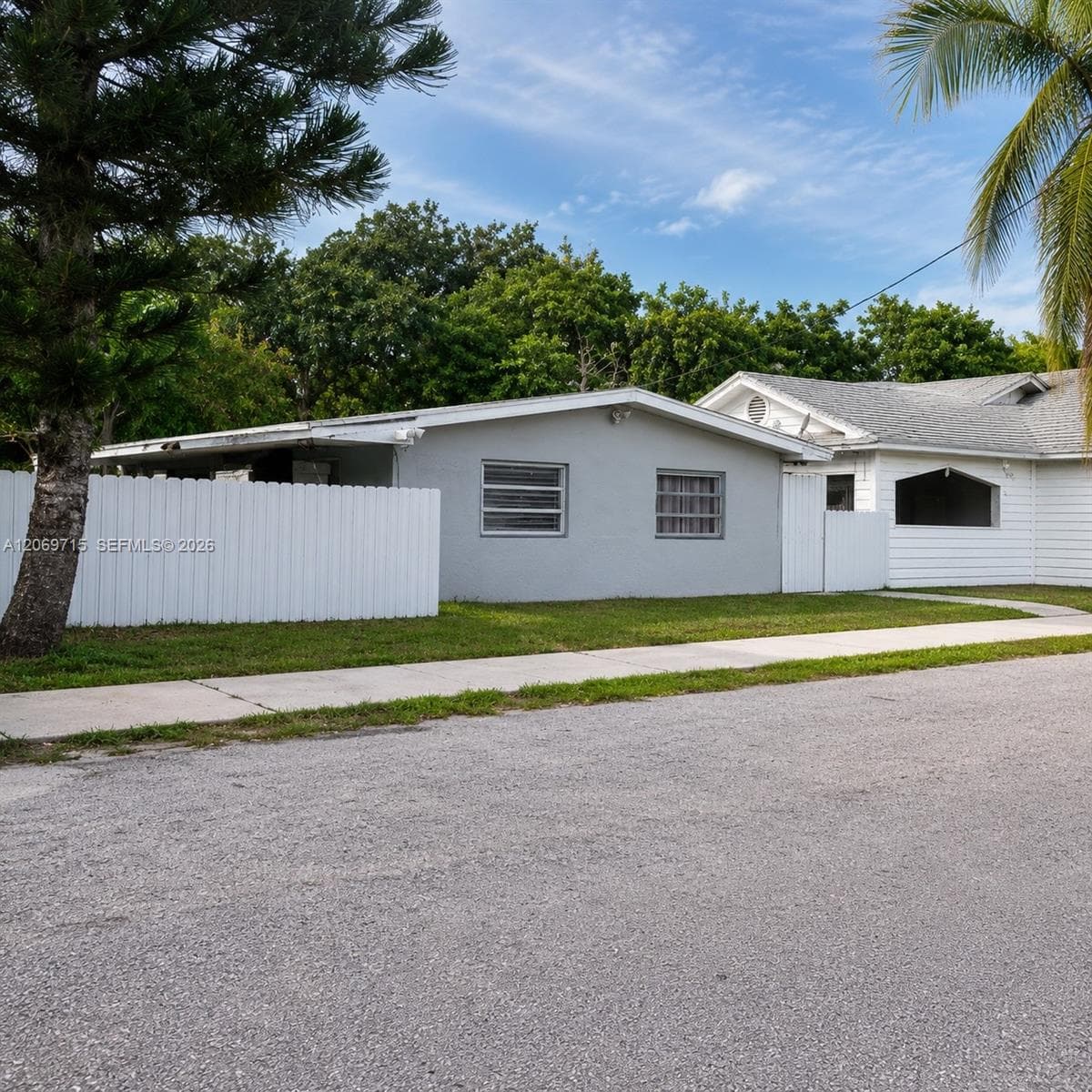 6220 NE Miami Pl, Miami FL 33138