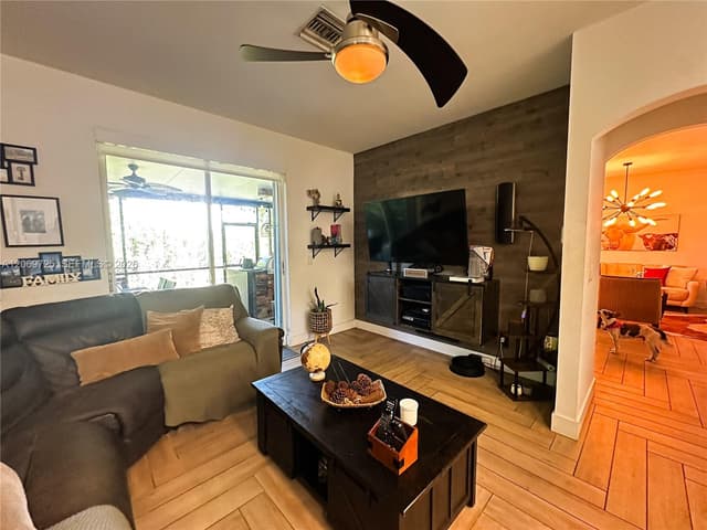 1955 NW 184th Way, Pembroke Pines FL 33029 - Pembroke Pines, FL - Photo 5