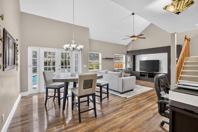 2638 Oak Park Cir, Davie FL 33328 - Davie, FL - Photo 6