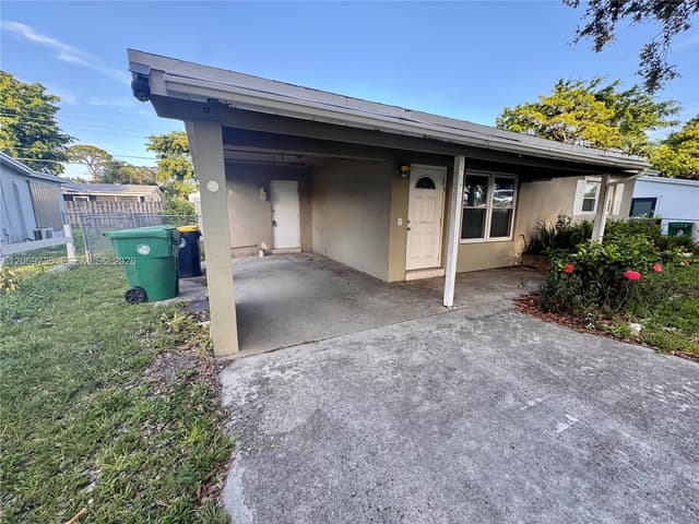 4720 SW 25th Ter, Dania Beach FL 33312 - Dania Beach, FL - Photo 2