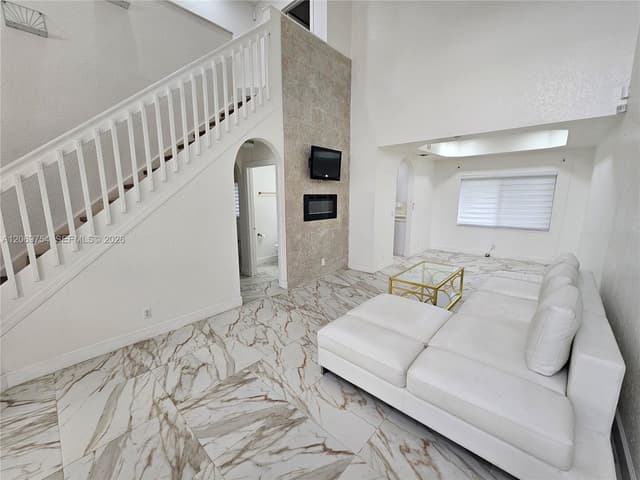 387 NW 107th Ave, Pembroke Pines FL 33026 - Pembroke Pines, FL - Photo 6