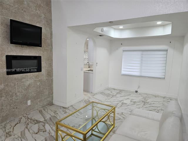 387 NW 107th Ave, Pembroke Pines FL 33026 - Pembroke Pines, FL - Photo 7