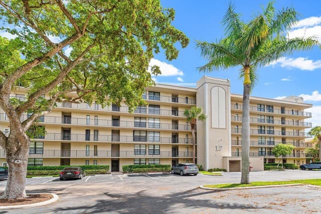 17 ROYAL PALM Way # 105, Boca Raton FL 33432 - Boca Raton, FL - Photo 3