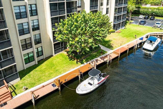 17 ROYAL PALM Way # 105, Boca Raton FL 33432 - Boca Raton, FL - Photo 5