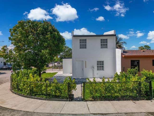 4527 NW 191ST Terrace, Miami Gardens FL 33055 - Miami Gardens, FL - Photo 2