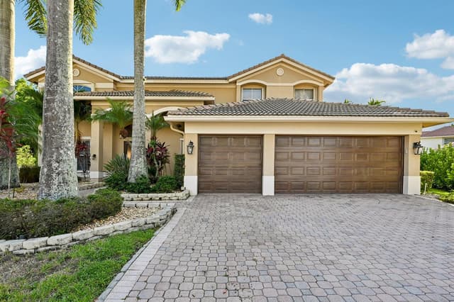 1664 VICTORIA POINTE Lane, Weston FL 33327 - Weston, FL - Photo 2
