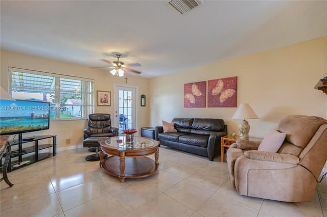 4712 NW 47th Ter, Tamarac FL 33319 - Tamarac, FL - Photo 3