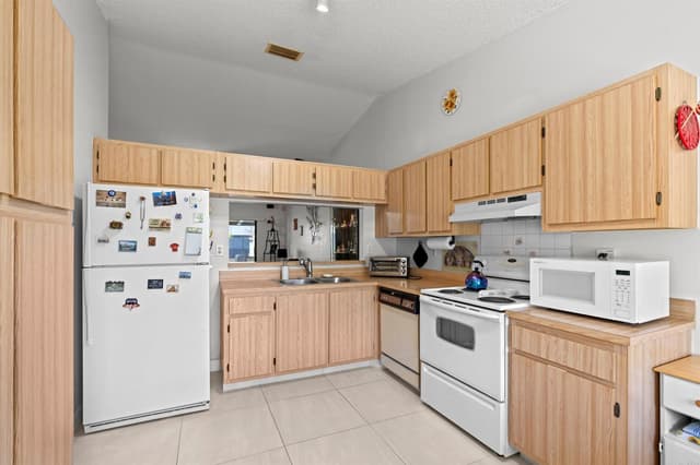 9 Danby Place, Boynton Beach FL 33426 - Boynton Beach, FL - Photo 4