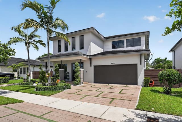 9023 NW 161ST Terrace, Miami Lakes FL 33018 - Miami Lakes, FL - Photo 2
