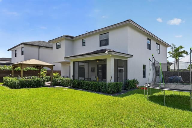 9023 NW 161ST Terrace, Miami Lakes FL 33018 - Miami Lakes, FL - Photo 6