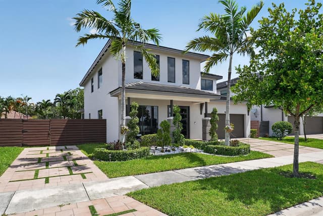 9023 NW 161ST Terrace, Miami Lakes FL 33018 - Miami Lakes, FL - Photo 4