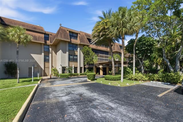 661 NE 195th St # 104, Miami FL 33179 - Miami, FL - Photo 2