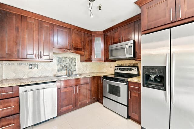 661 NE 195th St # 104, Miami FL 33179 - Miami, FL - Photo 6