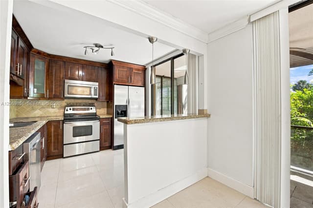 661 NE 195th St # 104, Miami FL 33179 - Miami, FL - Photo 4