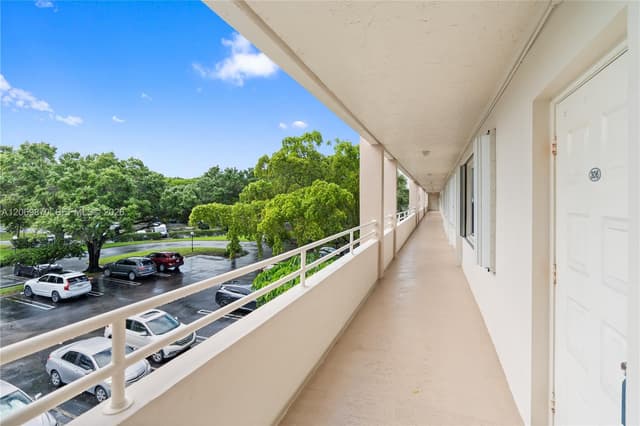 3970 Oaks Clubhouse Dr # 306, Pompano Beach FL 33069 - Pompano Beach, FL - Photo 2