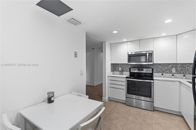 3970 Oaks Clubhouse Dr # 306, Pompano Beach FL 33069 - Pompano Beach, FL - Photo 7