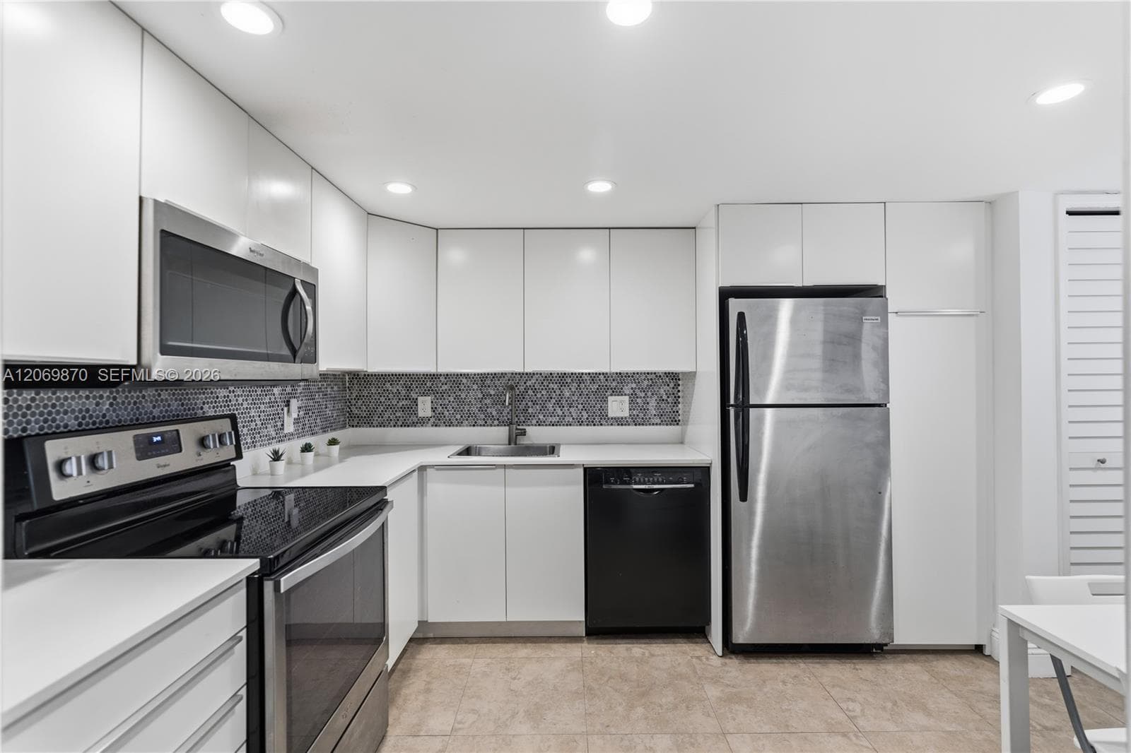 3970 Oaks Clubhouse Dr # 306, Pompano Beach FL 33069 - Pompano Beach, FL - Photo 1