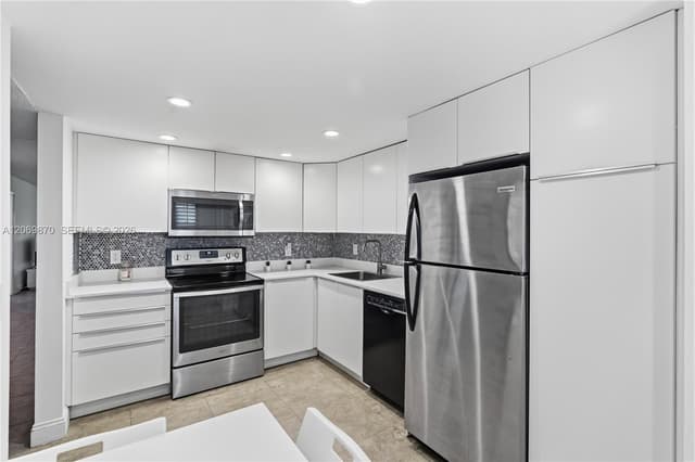 3970 Oaks Clubhouse Dr # 306, Pompano Beach FL 33069 - Pompano Beach, FL - Photo 4