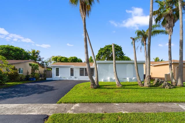 10690 NW 27TH Court, Sunrise FL 33322 - Sunrise, FL - Photo 2