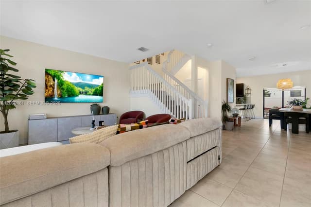 10615 W 34th Ct, Hialeah FL 33018 - Hialeah, FL - Photo 6