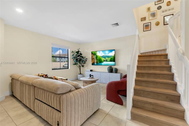 10615 W 34th Ct, Hialeah FL 33018 - Hialeah, FL - Photo 7