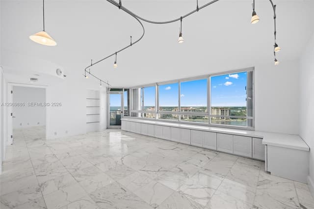 400 S Pointe Dr # 1905, Miami Beach FL 33139 - Miami Beach, FL - Photo 2