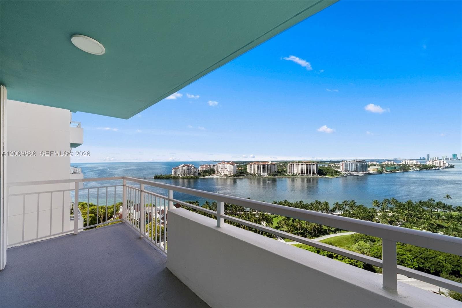 400 S Pointe Dr # 1905, Miami Beach FL 33139 - Miami Beach, FL - Photo 1