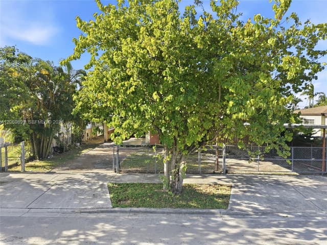 621 SE 4th St, Hialeah FL 33010 - Hialeah, FL - Photo 6