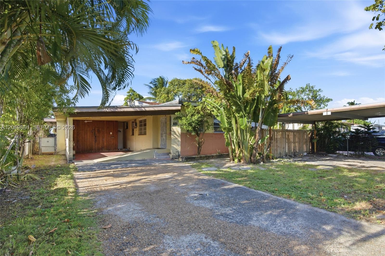 621 SE 4th St, Hialeah FL 33010 - Hialeah, FL - Photo 1