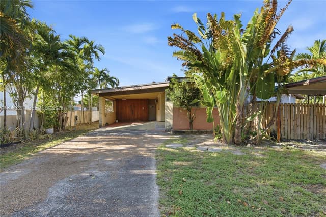 621 SE 4th St, Hialeah FL 33010 - Hialeah, FL - Photo 4