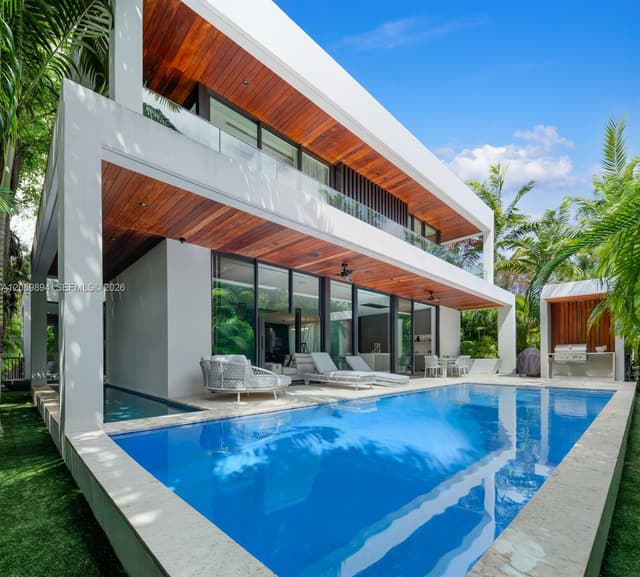 6015 N Bay Rd, Miami Beach FL 33140 - Miami Beach, FL - Photo 2