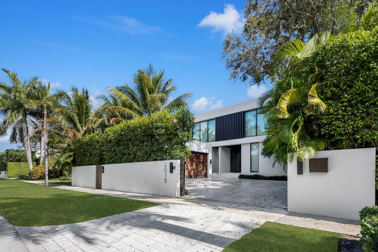6015 N Bay Rd, Miami Beach FL 33140 - Miami Beach, FL - Photo 1