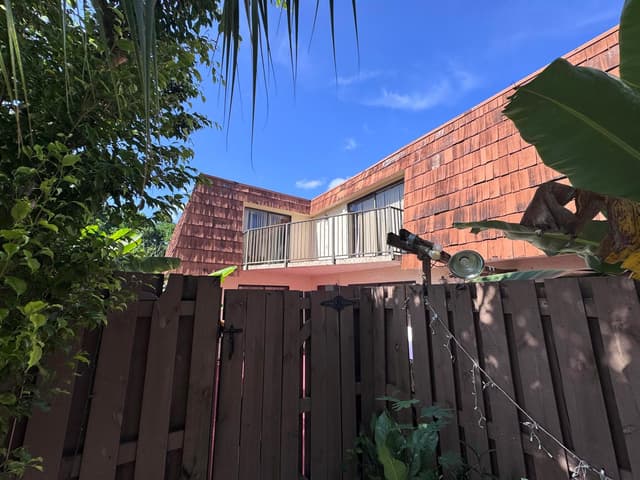 8492 S Coral Circle, North Lauderdale FL 33068 - North Lauderdale, FL - Photo 3