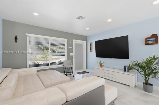 1580 NE 34th St, Oakland Park FL 33334 - Oakland Park, FL - Photo 6