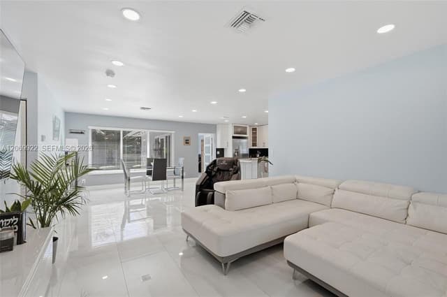 1580 NE 34th St, Oakland Park FL 33334 - Oakland Park, FL - Photo 7