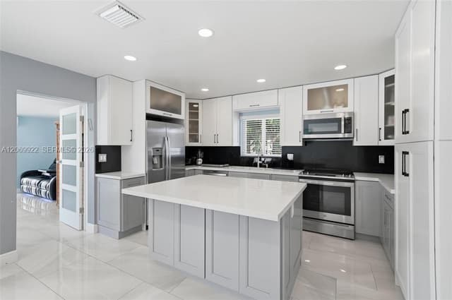 1580 NE 34th St, Oakland Park FL 33334 - Oakland Park, FL - Photo 4