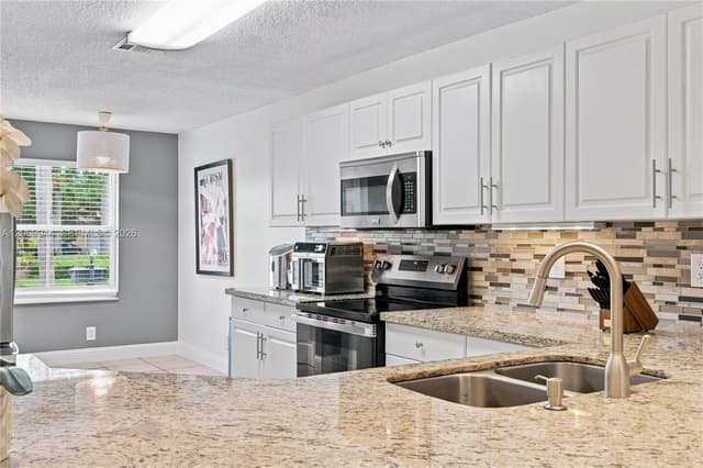 1625 Orion Ln, Weston FL 33327 - Weston, FL - Photo 7