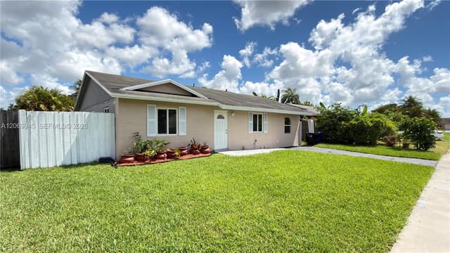 8151 SW 7th St, North Lauderdale FL 33068 - North Lauderdale, FL - Photo 2