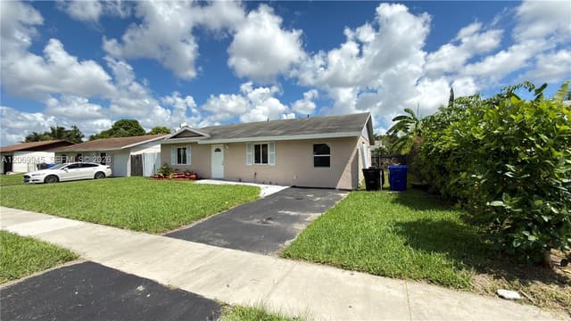 8151 SW 7th St, North Lauderdale FL 33068 - North Lauderdale, FL - Photo 3