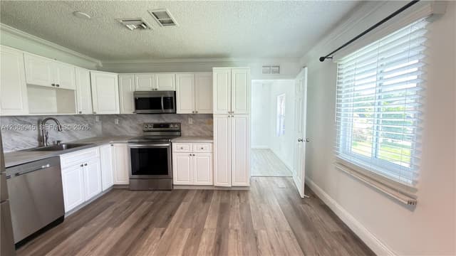 8151 SW 7th St, North Lauderdale FL 33068 - North Lauderdale, FL - Photo 4