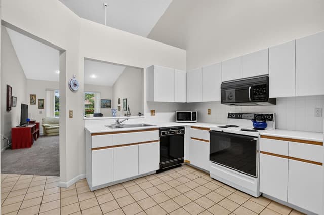 10410 PLAZA CENTRO, Boca Raton FL 33498 - Boca Raton, FL - Photo 7
